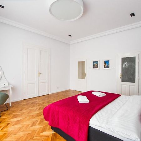 Spacious Riverviews Apartment Near Piata Unirii Oradea Eksteriør billede