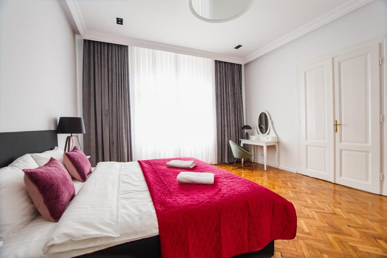 Spacious Riverviews Apartment Near Piata Unirii Oradea Eksteriør billede