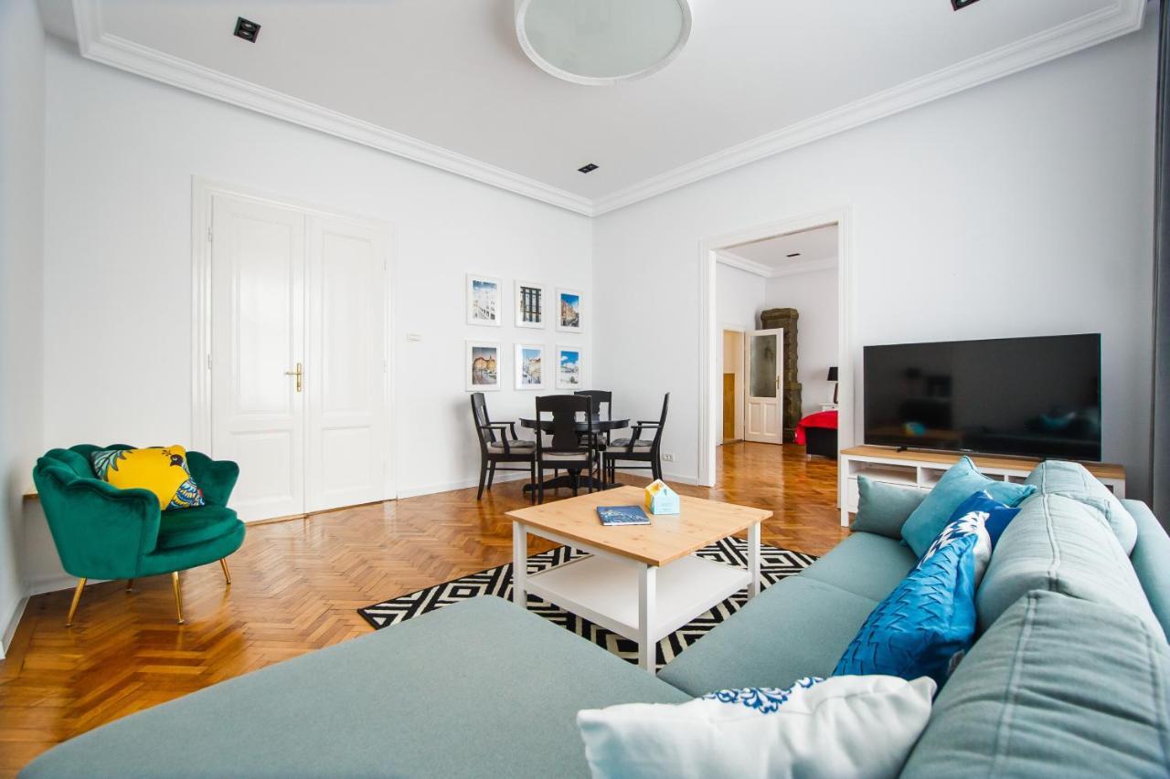 Spacious Riverviews Apartment Near Piata Unirii Oradea Eksteriør billede