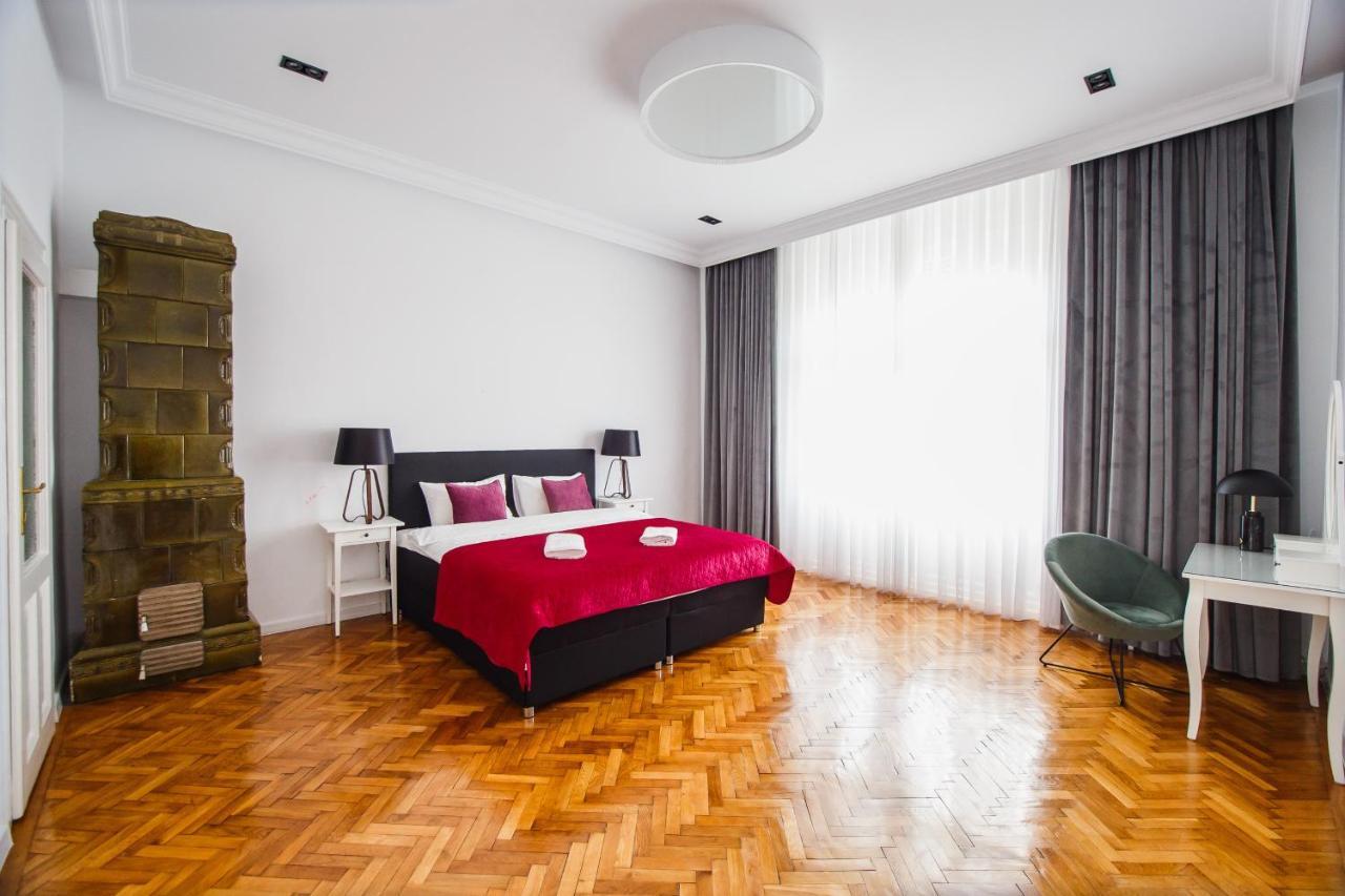 Spacious Riverviews Apartment Near Piata Unirii Oradea Eksteriør billede