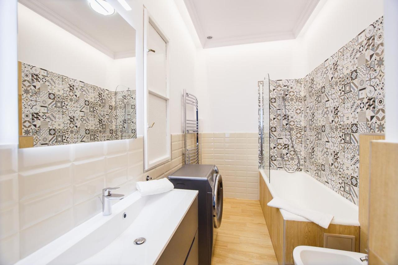 Spacious Riverviews Apartment Near Piata Unirii Oradea Eksteriør billede