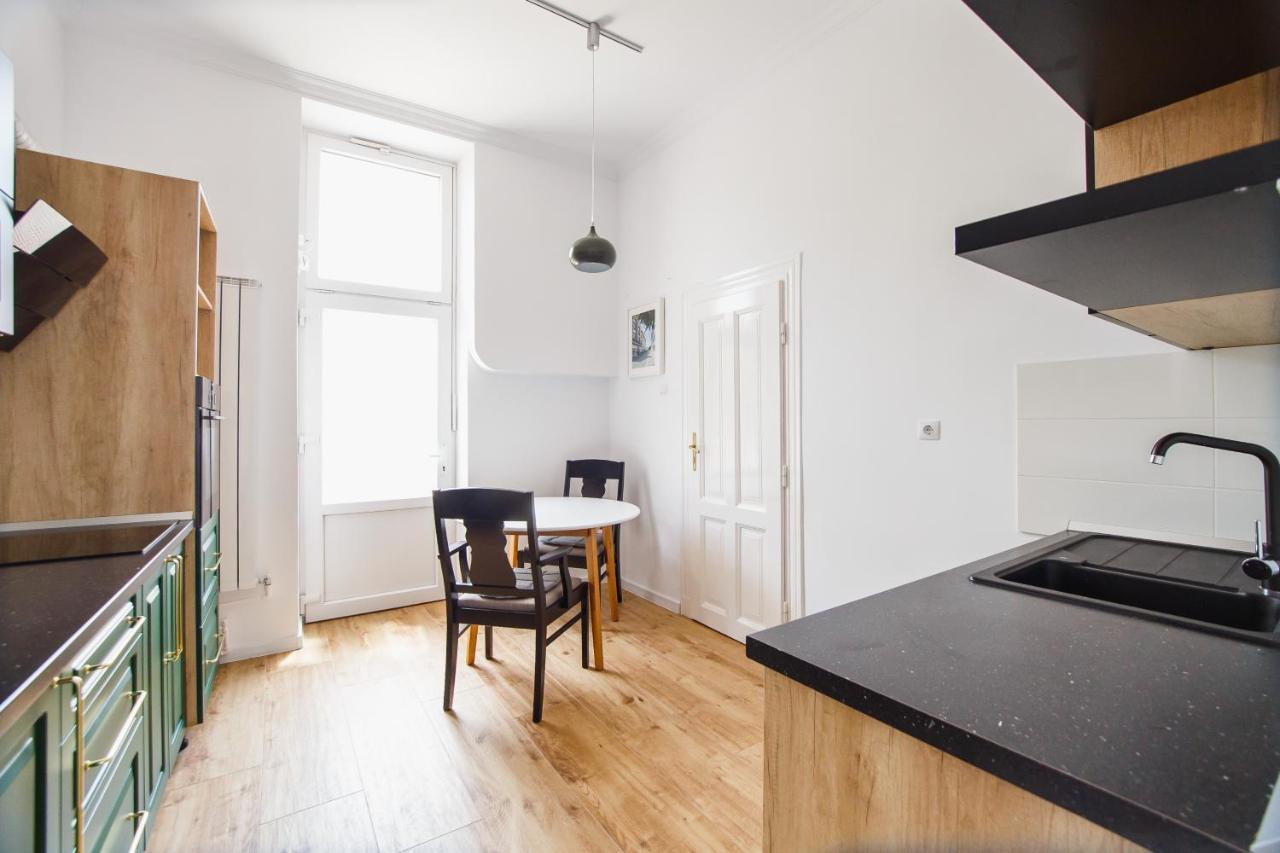 Spacious Riverviews Apartment Near Piata Unirii Oradea Eksteriør billede