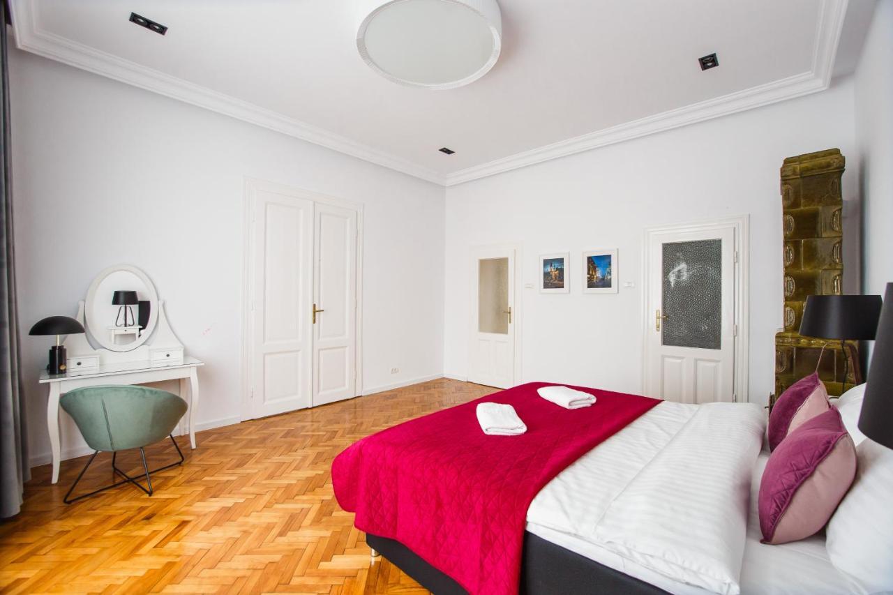Spacious Riverviews Apartment Near Piata Unirii Oradea Eksteriør billede