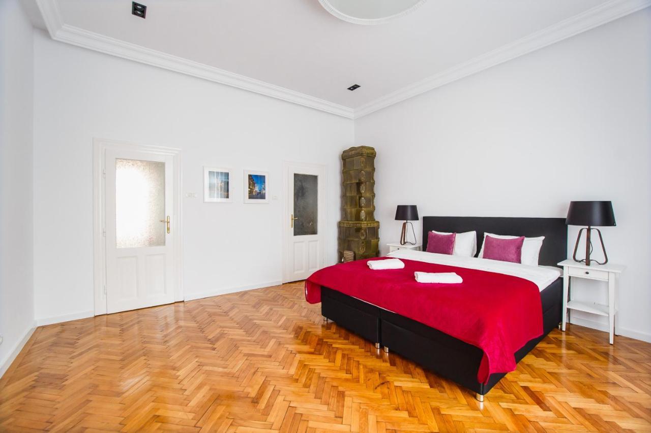 Spacious Riverviews Apartment Near Piata Unirii Oradea Eksteriør billede