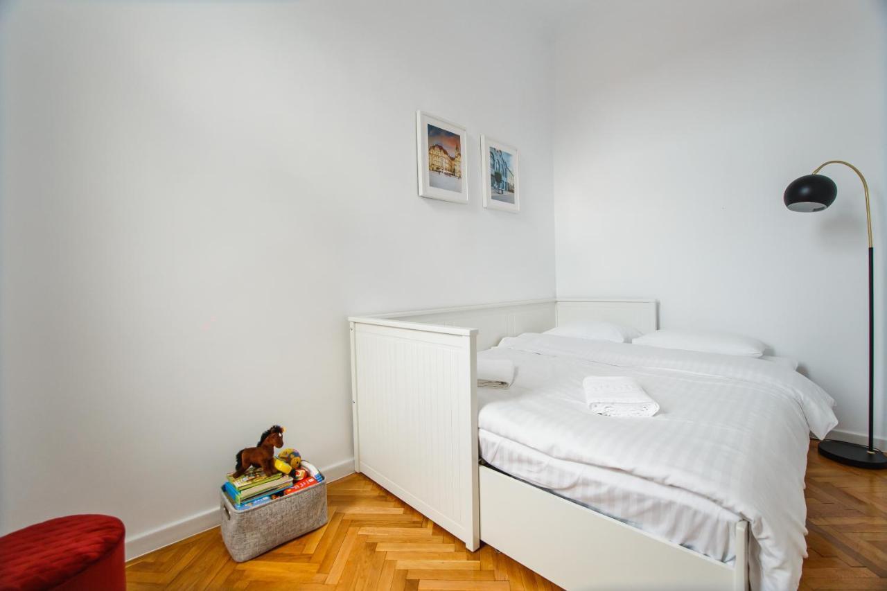 Spacious Riverviews Apartment Near Piata Unirii Oradea Eksteriør billede