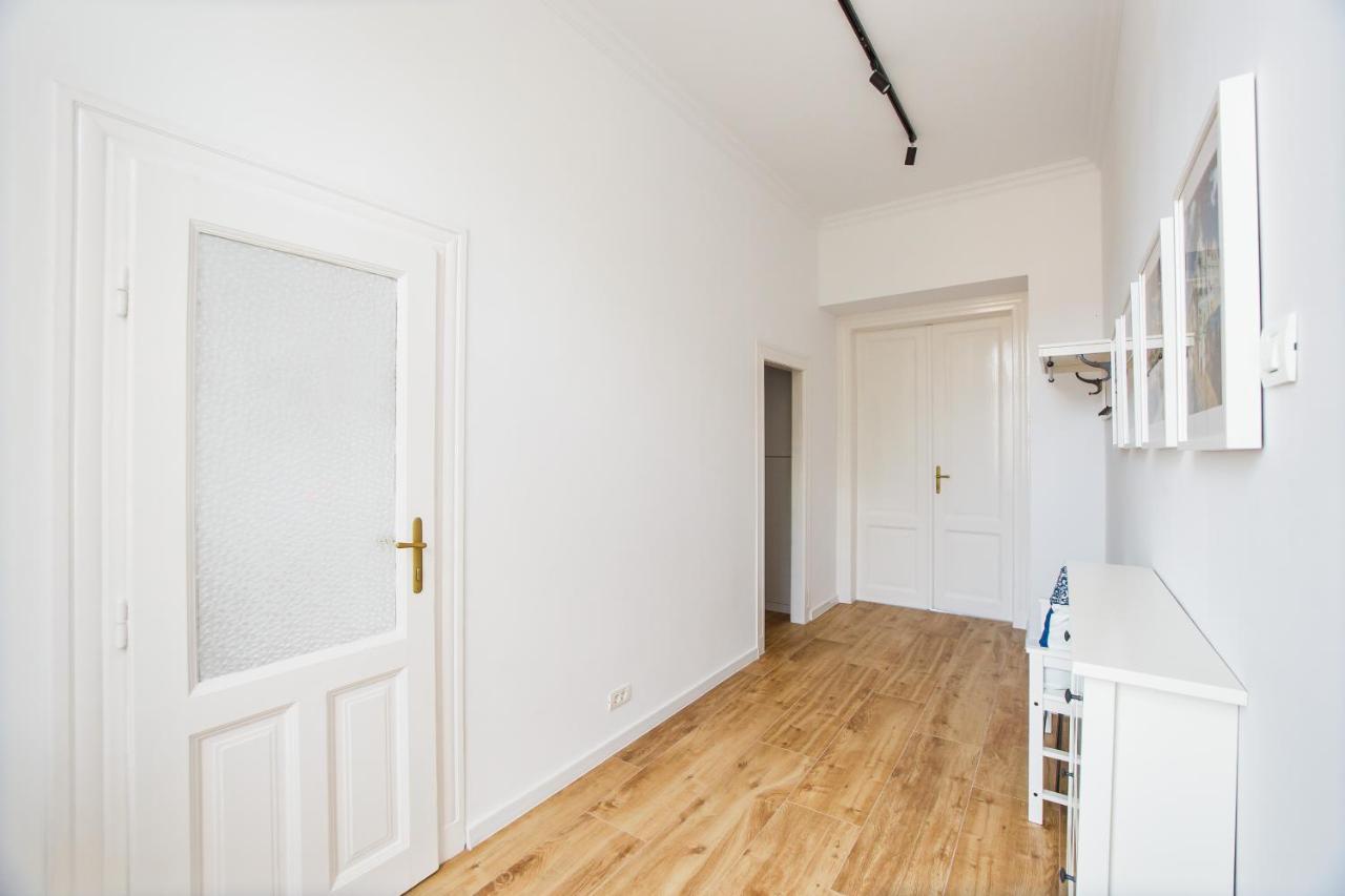 Spacious Riverviews Apartment Near Piata Unirii Oradea Eksteriør billede