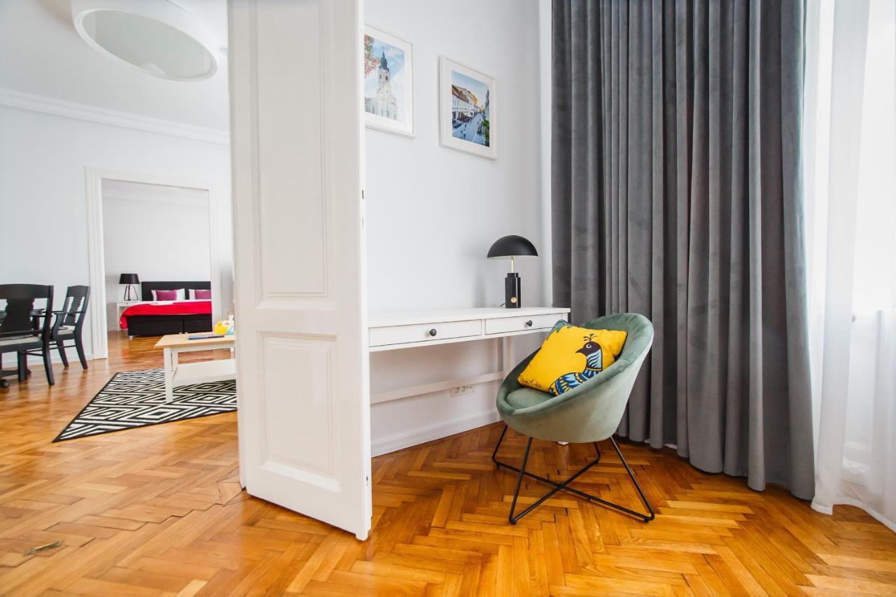 Spacious Riverviews Apartment Near Piata Unirii Oradea Eksteriør billede