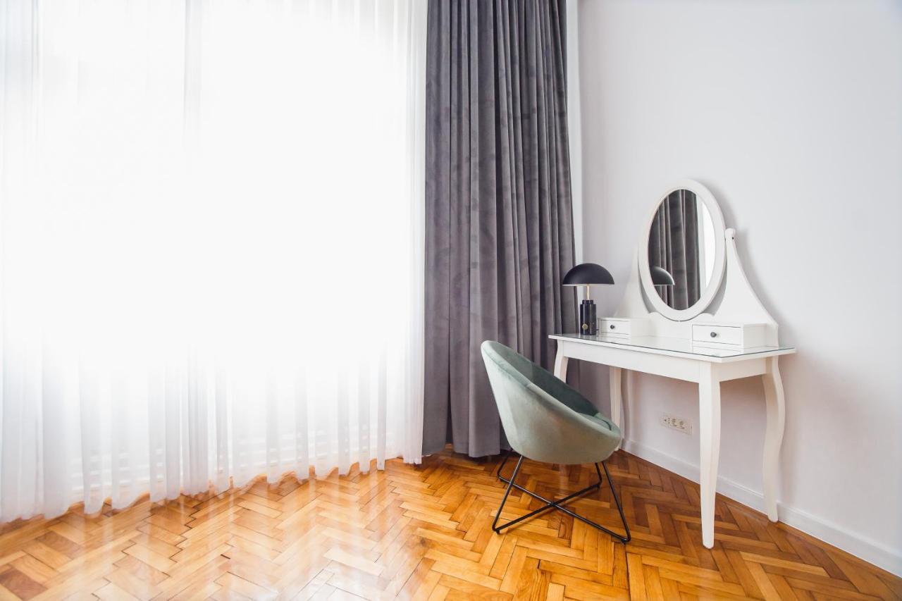 Spacious Riverviews Apartment Near Piata Unirii Oradea Eksteriør billede